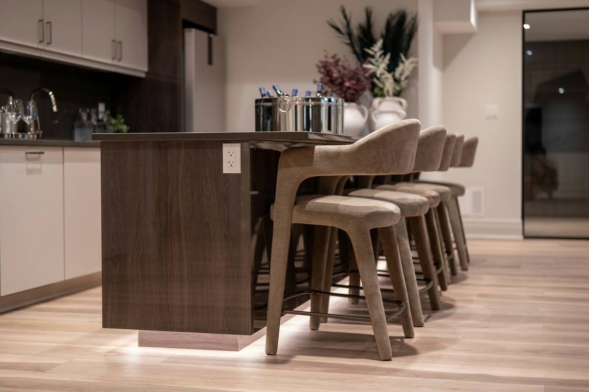 Modern kitchen with matching bar stools and chairs under a granite island